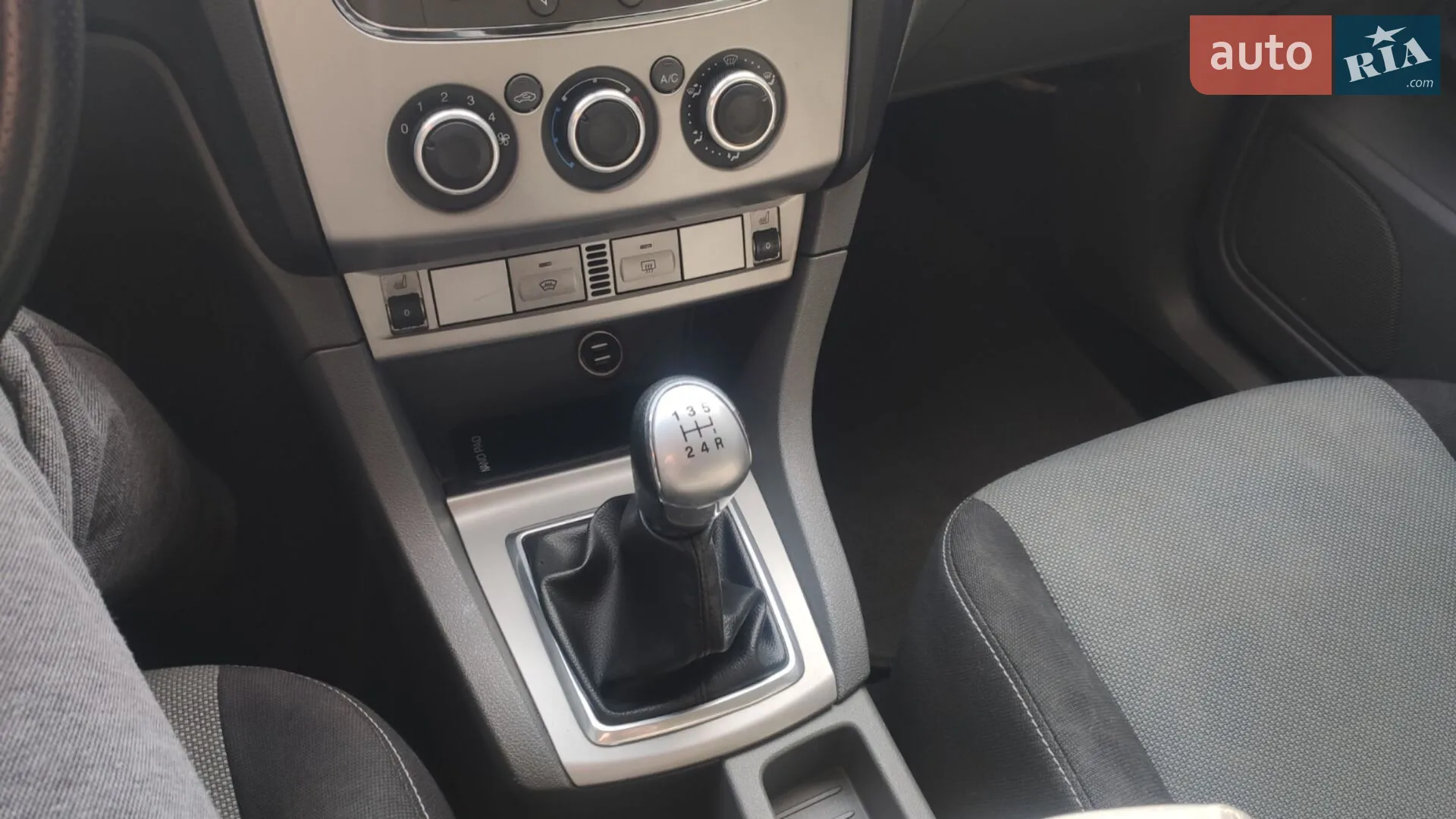 Ford Focus 2010 VIN WF0SXXGCDSAU13471 фото оголошення 18 з 32
