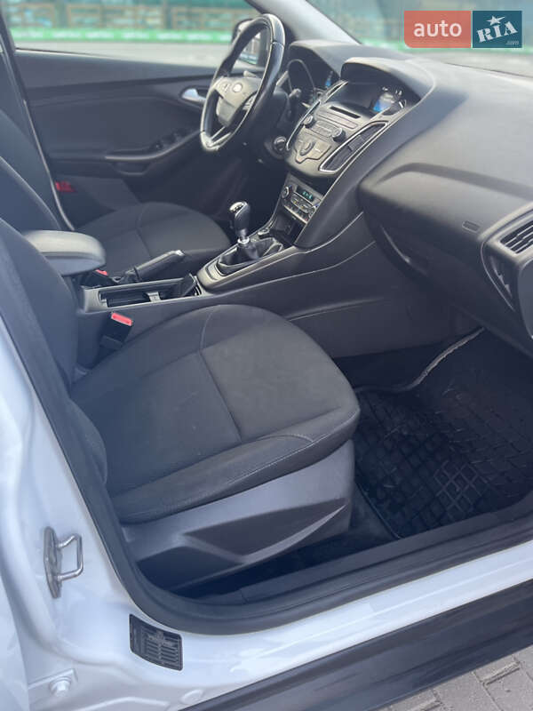 Хэтчбек Ford Focus 2015 в Дрогобыче