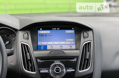 Седан Ford Focus 2018 в 