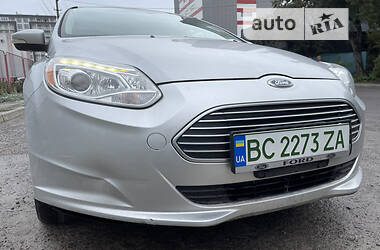 Хэтчбек Ford Focus 2014 в 