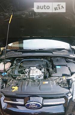 Хэтчбек Ford Focus 2012 в 