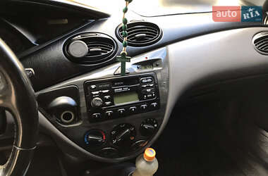 Седан Ford Focus 2000 в 