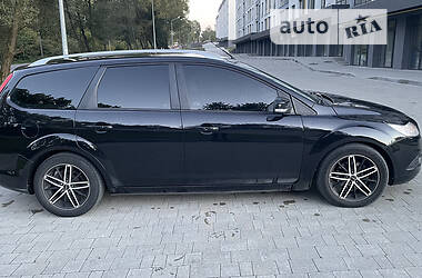 Універсал Ford Focus 2010 в Новояворівську