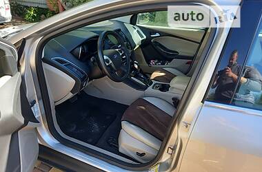 Хэтчбек Ford Focus 2012 в 