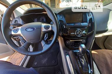 Хэтчбек Ford Focus 2012 в 
