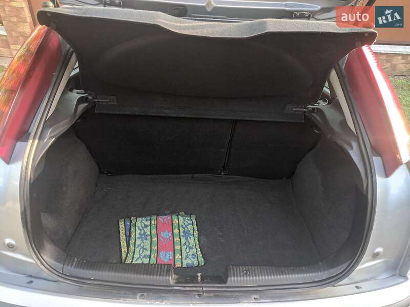 Хэтчбек Ford Focus 2004 в Мукачево фото 9 Хэтчбек Ford Focus 2004 в Мукачево
