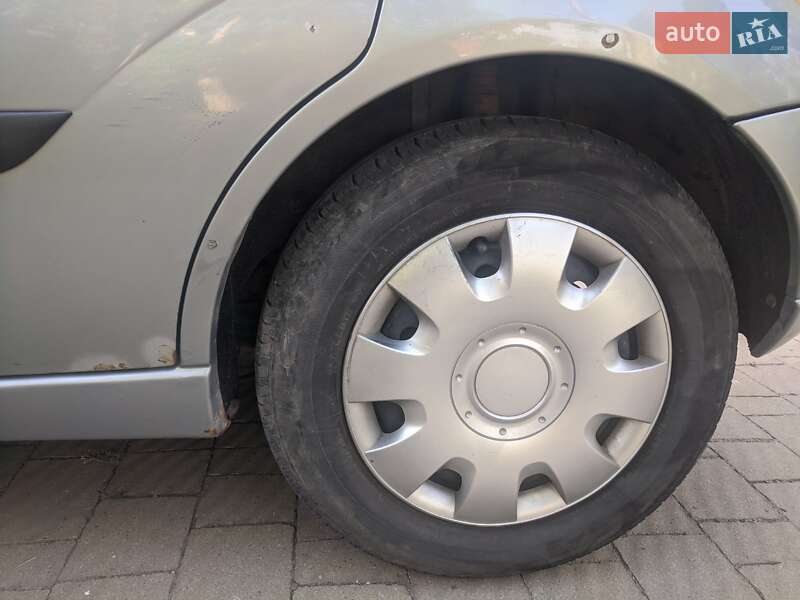 Хэтчбек Ford Focus 2004 в Мукачево