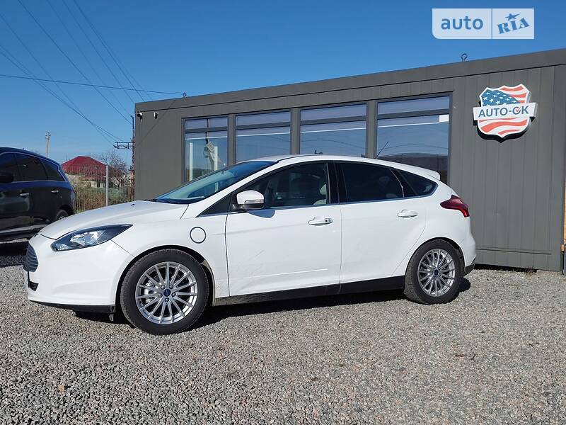 Хэтчбек Ford Focus 2015 в 