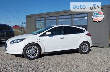 Хэтчбек Ford Focus 2015 в 