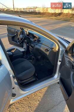 Седан Ford Focus 2001 в Южноукраинске