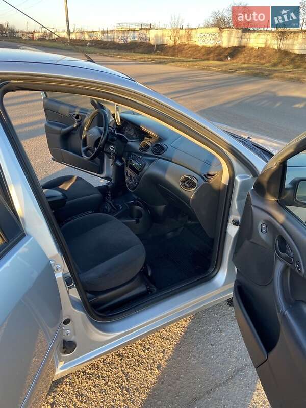 Седан Ford Focus 2001 в Южноукраинске
