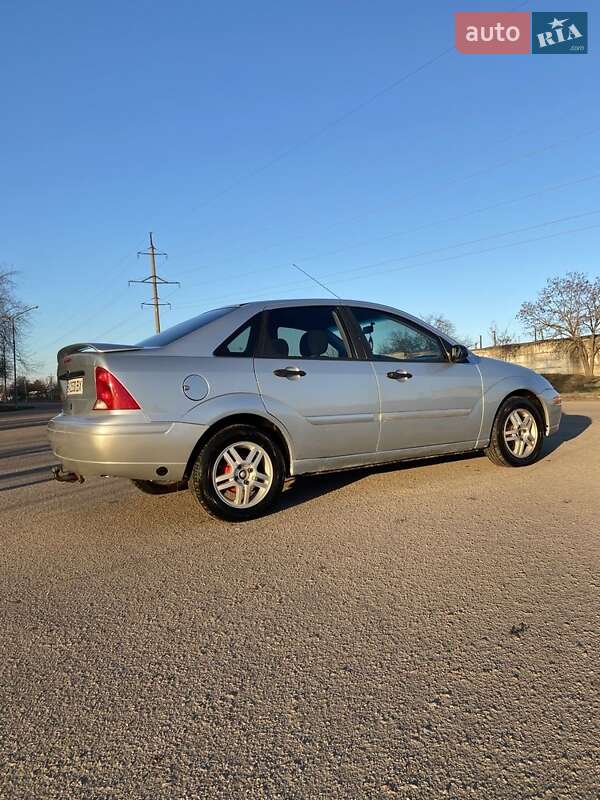 Седан Ford Focus 2001 в Южноукраинске