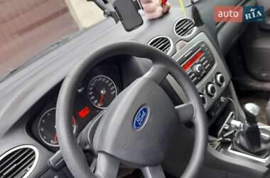 Хэтчбек Ford Focus 2010 в 