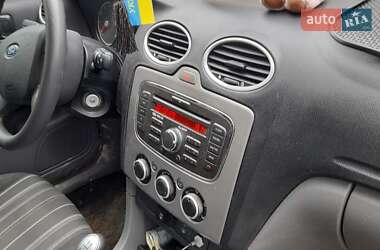 Хэтчбек Ford Focus 2010 в 