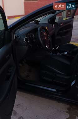 Хэтчбек Ford Focus 2006 в Тячеве