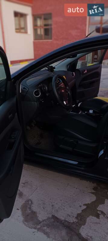 Хэтчбек Ford Focus 2006 в Тячеве