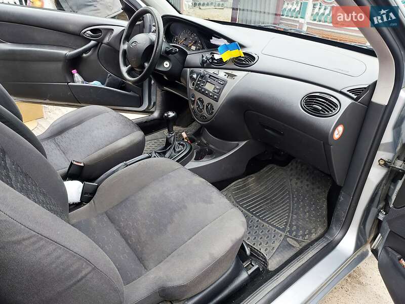 Хэтчбек Ford Focus 2002 в Староконстантинове