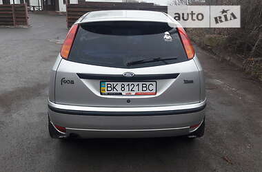 Хэтчбек Ford Focus 2002 в 