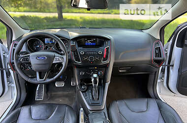 Седан Ford Focus 2016 в 