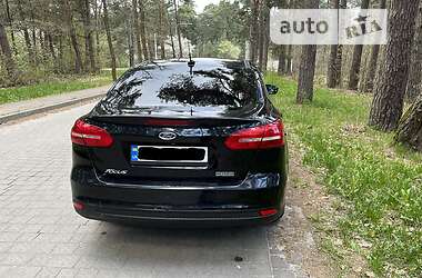 Седан Ford Focus 2015 в 