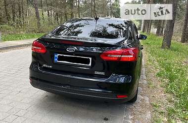 Седан Ford Focus 2015 в 