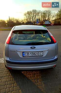 Хэтчбек Ford Focus 2005 в 