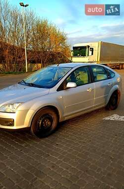 Хэтчбек Ford Focus 2005 в 
