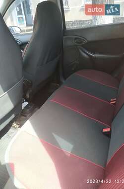 Хетчбек Ford Focus 1998 в Житомирі фото 3 Хетчбек Ford Focus 1998 в Житомирі