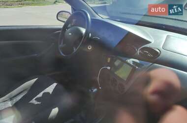 Хетчбек Ford Focus 1999 в Чернівцях