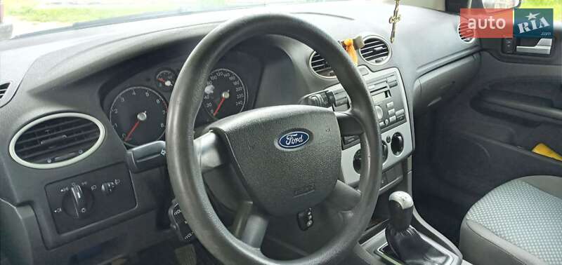Хэтчбек Ford Focus 2006 в Томашполе фото 12 Хэтчбек Ford Focus 2006 в Томашполе