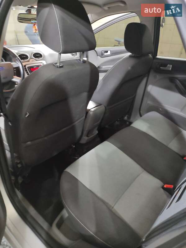 Хетчбек Ford Focus 2010 в Солоному