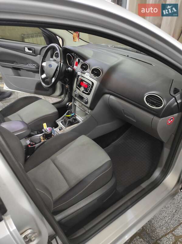 Хетчбек Ford Focus 2010 в Солоному