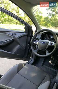 Хэтчбек Ford Focus 2011 в 