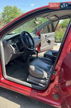 Хэтчбек Ford Focus 2002 в 