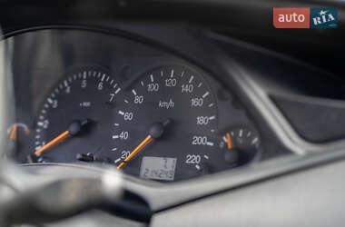 Хэтчбек Ford Focus 2001 в 
