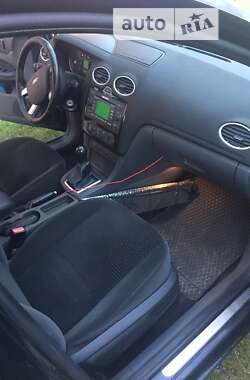 Хэтчбек Ford Focus 2005 в 