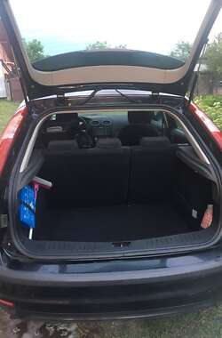 Хэтчбек Ford Focus 2005 в 