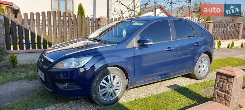 Хэтчбек Ford Focus 2011 в Болехове