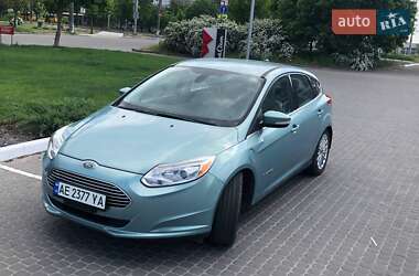 Хэтчбек Ford Focus 2012 в 
