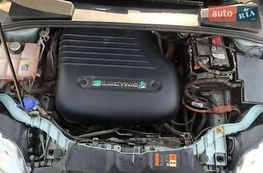 Хэтчбек Ford Focus 2012 в 