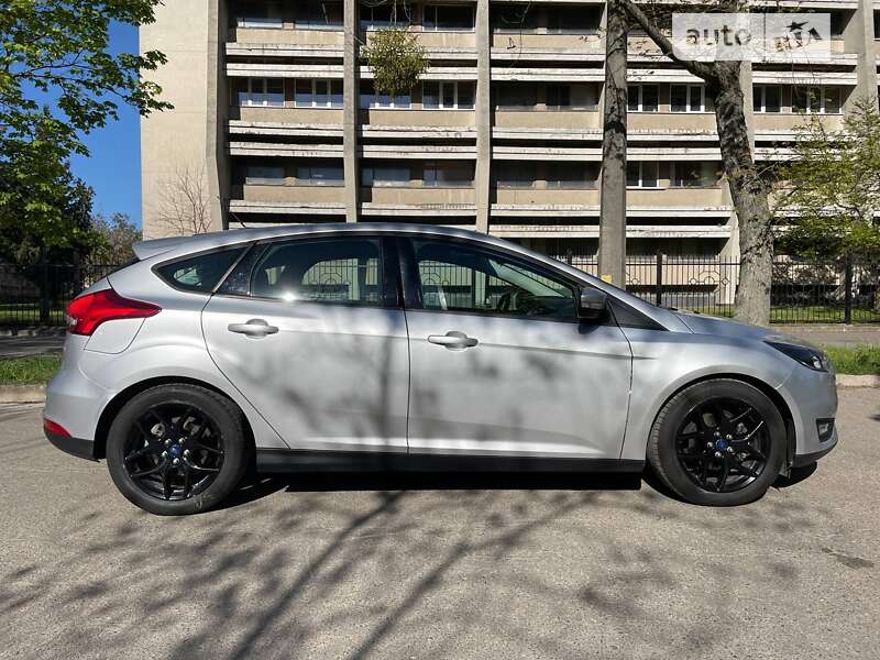 Хэтчбек Ford Focus 2015 в Киеве