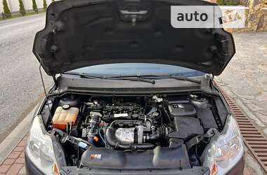 Хэтчбек Ford Focus 2010 в 