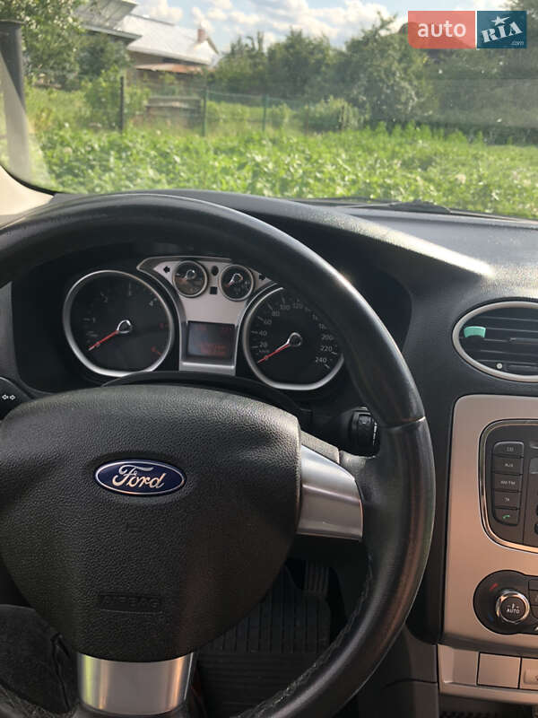 Універсал Ford Focus 2010 в Івано-Франківську
