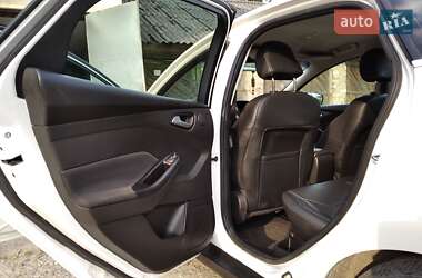 Седан Ford Focus 2015 в 