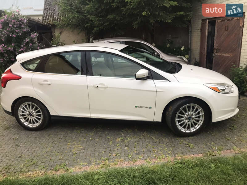 Хэтчбек Ford Focus 2012 в Буске