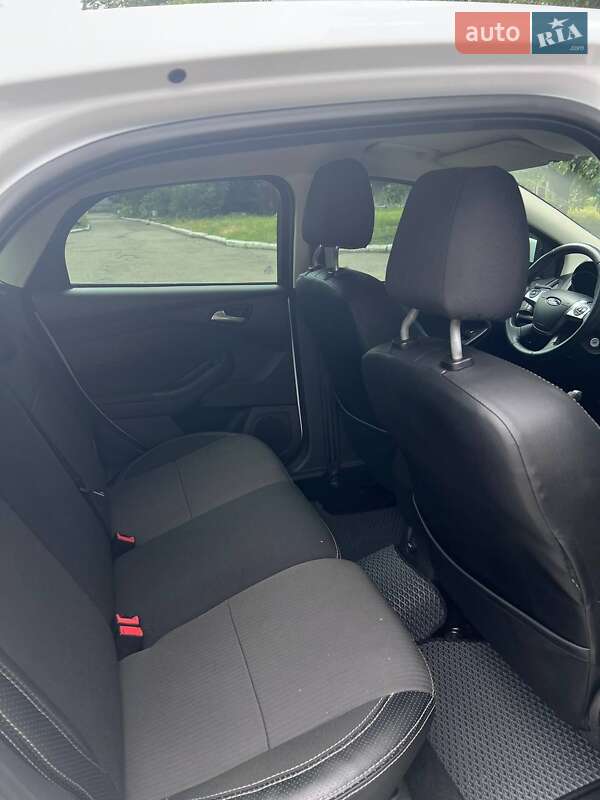 Седан Ford Focus 2013 в Покровске фото 3 Седан Ford Focus 2013 в Покровске
