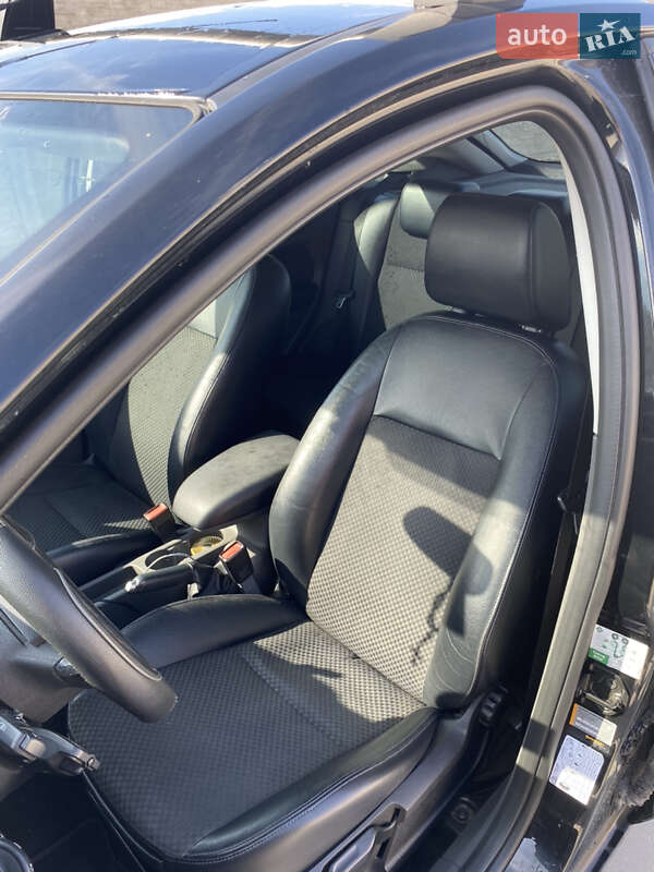 Хэтчбек Ford Focus 2006 в Тячеве