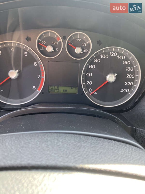 Хэтчбек Ford Focus 2006 в Тячеве