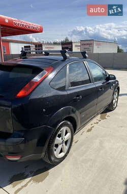 Хэтчбек Ford Focus 2006 в Тячеве