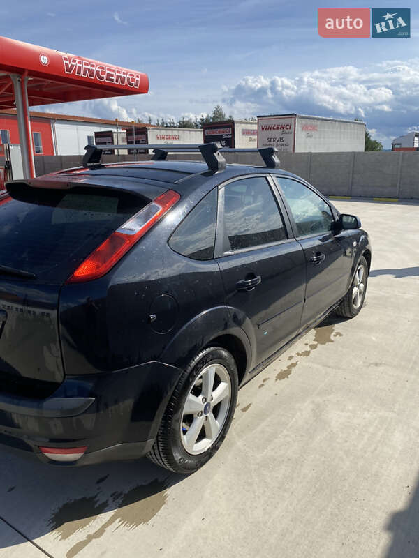 Хэтчбек Ford Focus 2006 в Тячеве